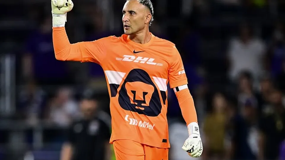 Keylor Navas no debió trabajar de más en el empate ante Necaxa (Pumas).